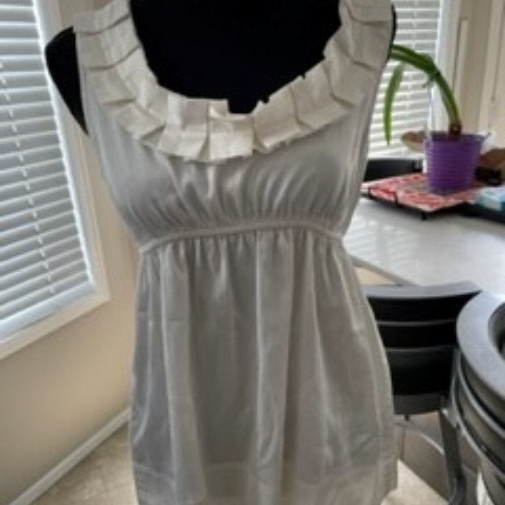 BCBG white PS Top with collar detail - Picture 4 of 10